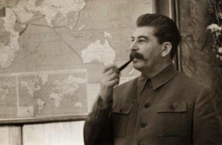 Stalin bir hərf səhvinə görə bütün redaksiyanı güllələtdirdi