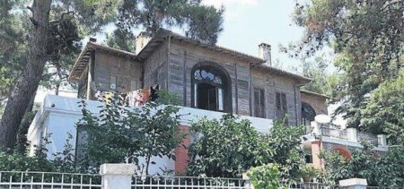 Azərbaycanlı mesenat Hacı Zeynalabdin Tağıyevin İstanbul sahillərindəki Böyükadada yerləşən tarixi villası satışa çıxarılıb.
