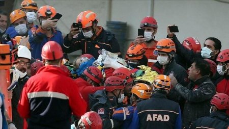 В Измире спустя 91 час спасена 4-летняя девочка