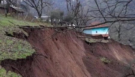 Azərbaycanın bəzi yerlərində güclü yağış sürüşmə və çökməyə səbəb olub