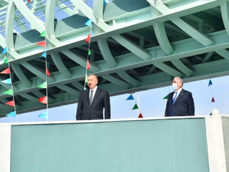 Prezident İlham Əliyev Mərdəkan-Zuğulba avtomobil yolunda yerüstü piyada keçidinin açılışında iştirak edib