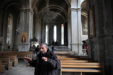 Как армяне превратили русскую церковь в «армянскую»