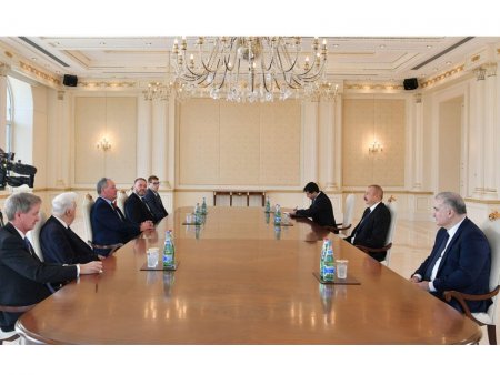 Prezident İlham Əliyev Britaniya-Azərbaycan parlamentlərarası dostluq qrupunun rəhbərini qəbul edib - FOTO