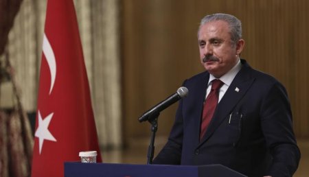 Türkiyə parlamentinin sədri Bakıya gəlib