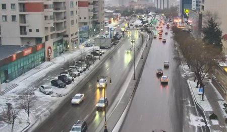 Qarlı havada Bakı yollarında vəziyyət