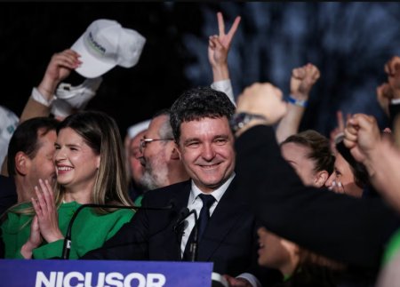Rumıniyanın yeni prezidenti KİMDİR...