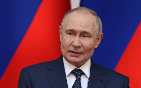 Putin Kurska səfər edib