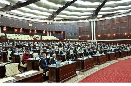 Milli Məclisin iclası başladı - Gündəlikdə 13 məsələ var