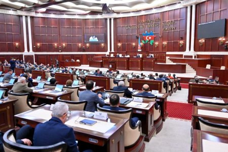 Deputatlar yenidən toplaşır - Gündəlikdə 22 məsələ var