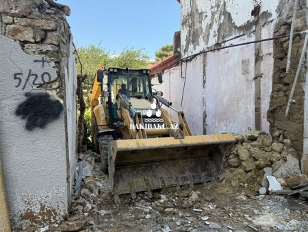 “Sovetski”də qəzalı binalar SÖKÜLÜR