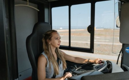Azərbaycanda avtobus idarə edəcək qadın sürücülər hazırlanır