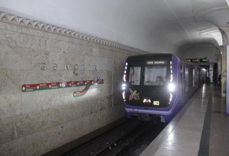 On minlərlə tələbə Bakıya gəlir - Metroda hərəkət qrafiki dəyişəcək?