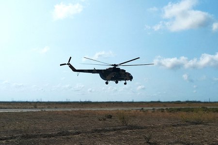 İndoneziyada göyərtəsində səkkiz nəfərin olduğu helikopter yoxa çıxıb
