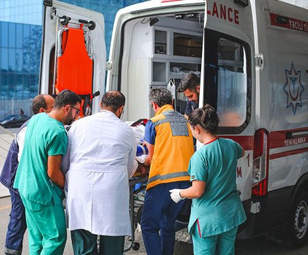 Bakıda sərnişinlə dolu mikroavtobus qəzaya düşdü: 10-dan çox yaralı var