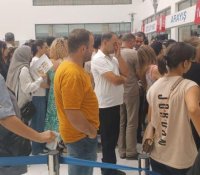 Abşeron Mərkəzi Xəstəxanasında sistem yenə çökdü, insanlar növbədə qalıb