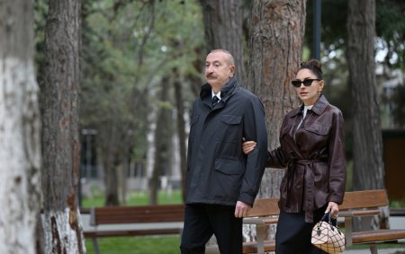 İlham Əliyev xanımı ilə yeni parkda - Fotolar