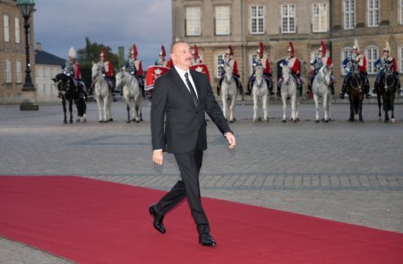 İlham Əliyev Zirvə toplantısının açılışında