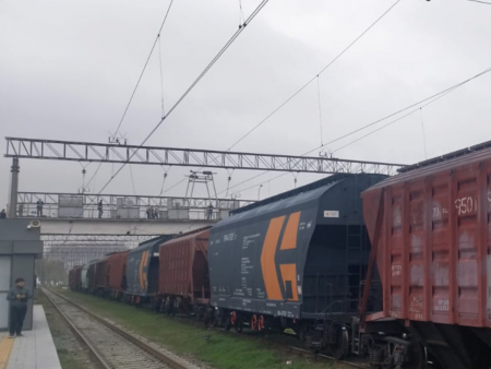 Daha bir neçə partiya yük vaqonu Azərbaycandan keçməklə Ermənistana yola salınacaq - ADY