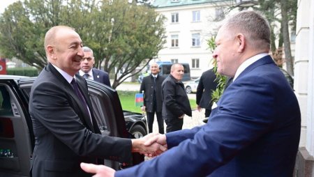 Prezident İlham Əliyevin Slovakiyanın Baş naziri ilə təkbətək görüşü oldu