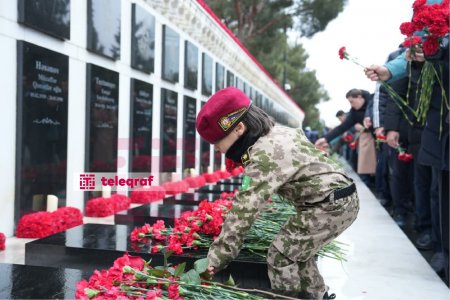 Azərbaycan xalqı 20 Yanvar şəhidlərini anır