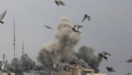 İranda son durum: Qum şəhəri bombardman edildi