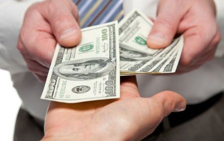 Azərbaycanda dollar ucuzlaşdı