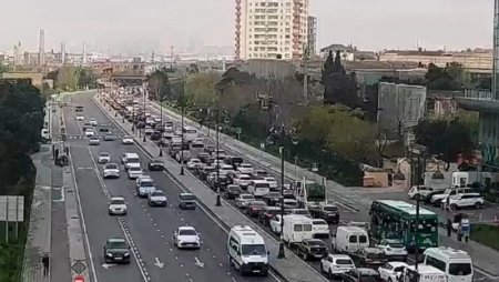 Bakının bu küçələrində sıxlıq var