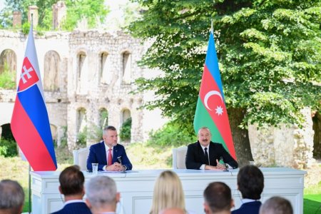 Azərbaycan və Slovakiya prezidentləri Şuşada mətbuata bəyanatlarla çıxış ediblər - FOTO