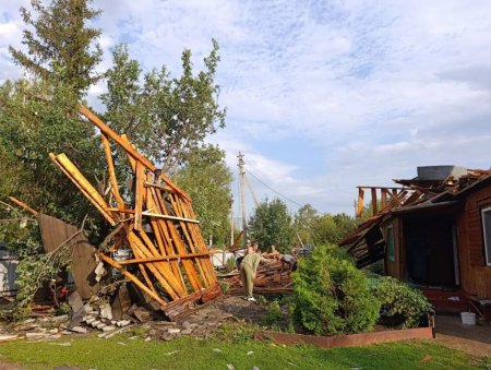Ураган в Алтайском крае: Краснощеково и Егорьевский район пострадали от стихии