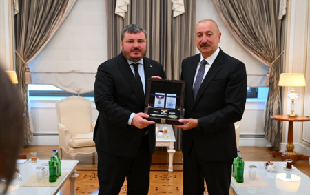 Prezident İlham Əliyevə “İrpin şəhərinin fəxri vətəndaşı” vəsiqəsi təqdim edilib (FOTO)