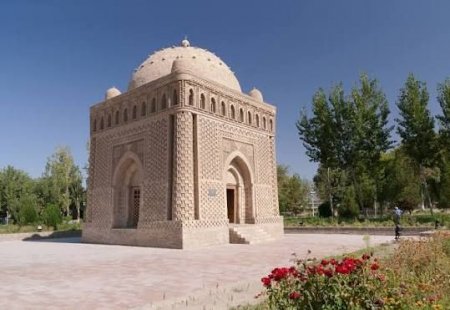 Prezidentlər və birinci xanımları Buxarada İsmayıl Samani türbəsi ilə tanış olublar