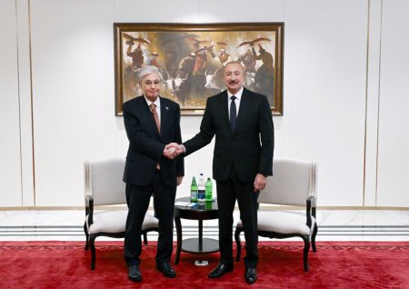 Prezident İlham Əliyevin Bişkekdə Qazaxıstan Prezidenti ilə görüşü olub