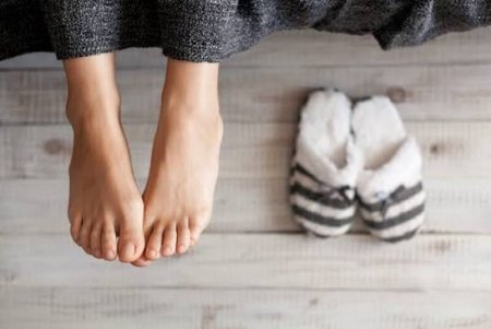 Ayaqlarınız isti otaqda da üşüyür? - Ciddi xəstəliklərin əlaməti ola bilər