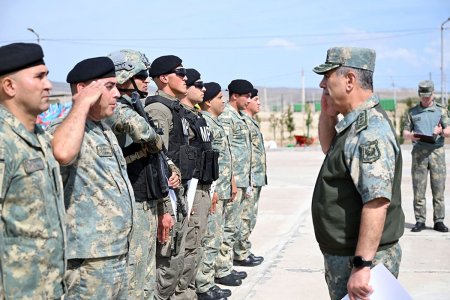 Müdafiə naziri hərbi polisin döyüş hazırlığı prosesini izləyib