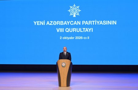 Prezident İlham Əliyev Yeni Azərbaycan Partiyasının VIII Qurultayında çıxış edir (FOTO)