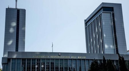 Deputatlar 13 məsələni müzakirə etmək üçün toplaşdılar