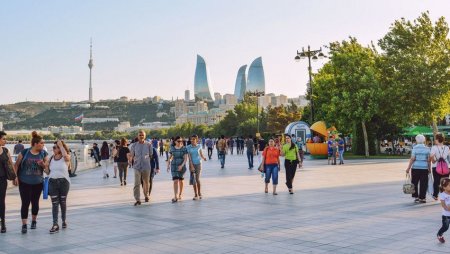 Ölkədə qadın və kişilərin orta boyu və çəkisi açıqlanıb